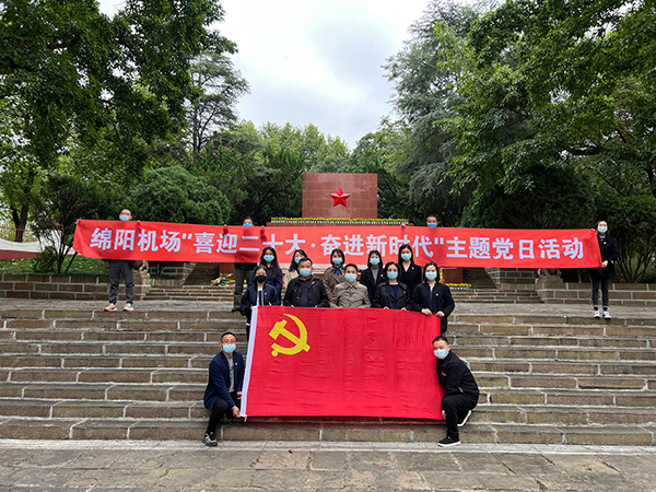 第一、第十三、第十七黨支部聯(lián)合開展“喜迎二十大·奮進(jìn)新時代”主題黨日活動.jpg